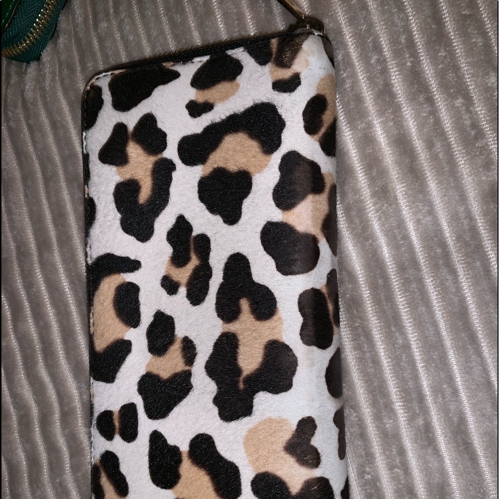 Large Leopard Wallet - Picture 3 of 3